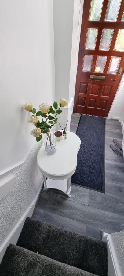 Centrally Located W/ Free Parking & Smart Tv Лийдс Екстериор снимка