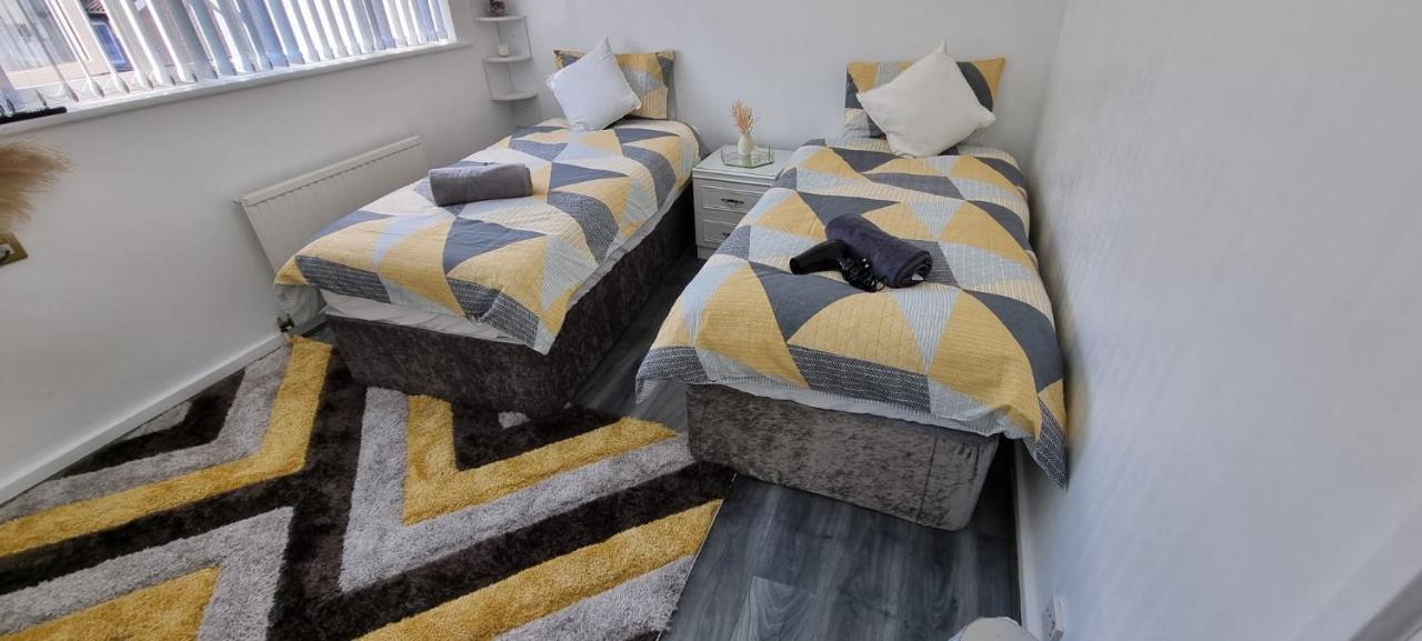 Centrally Located W/ Free Parking & Smart Tv Лийдс Екстериор снимка