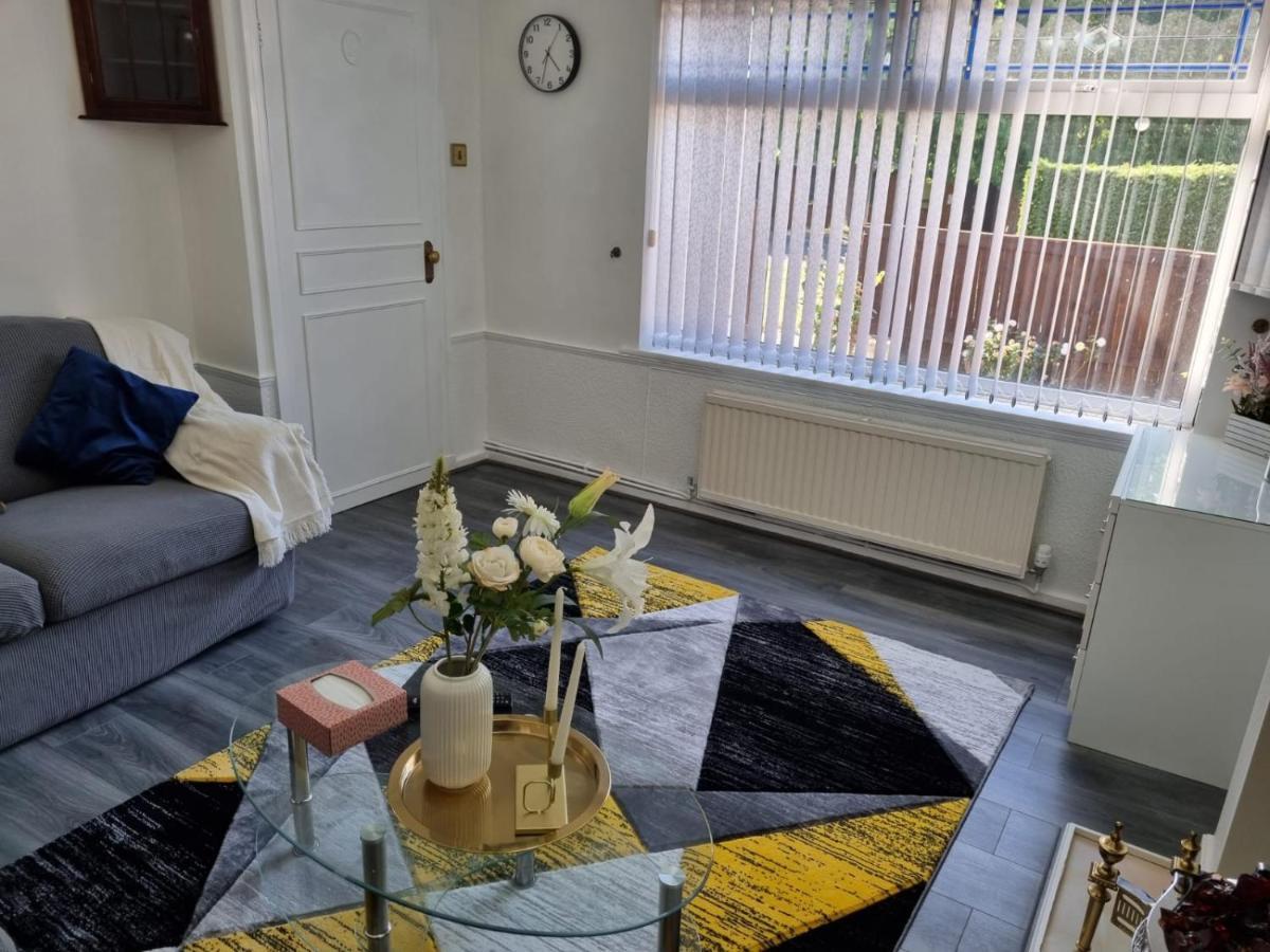 Centrally Located W/ Free Parking & Smart Tv Лийдс Екстериор снимка