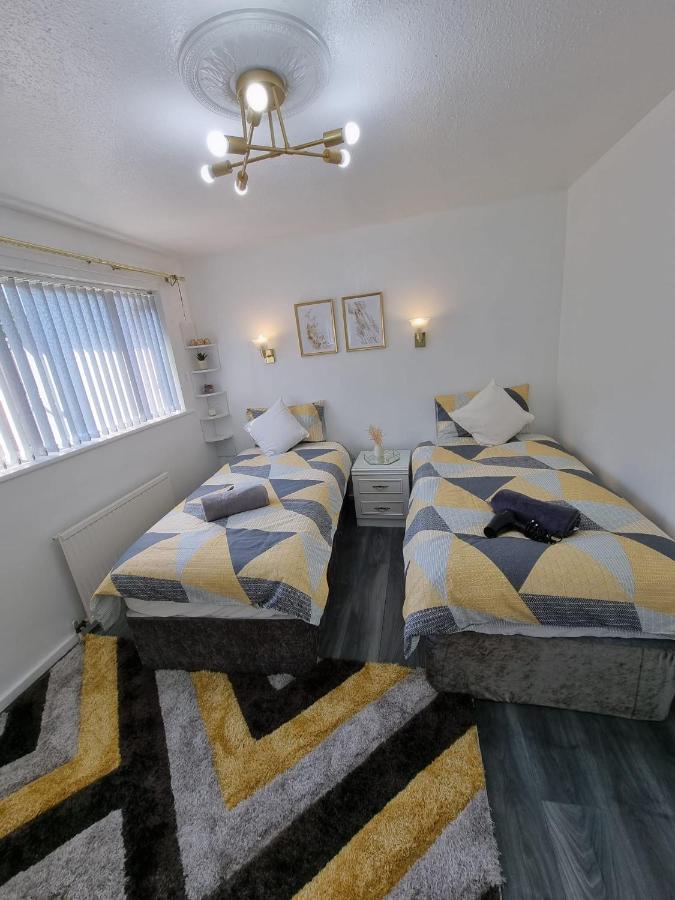 Centrally Located W/ Free Parking & Smart Tv Лийдс Екстериор снимка